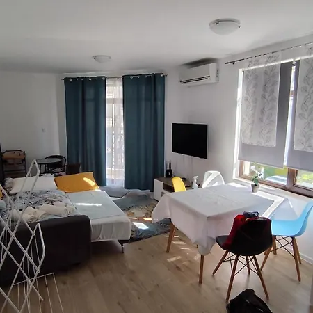 Aivazovsky Park Anchialos H14 Apartamento *